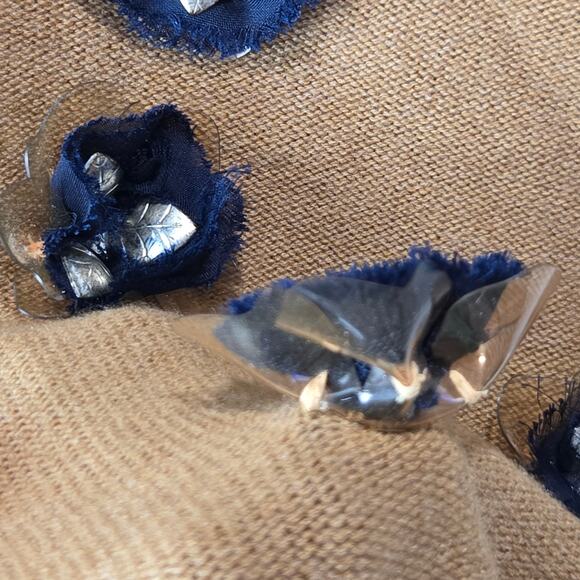 Tory Burch Wool Cashmere Tan Sweater Novelty 3-D Flowers Navy Art To Wear Medium - Picture 2 of 7